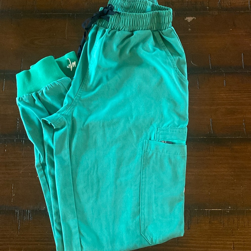 MIMs Scrub bottoms. Joggers. Hunter Green Women’s XS.